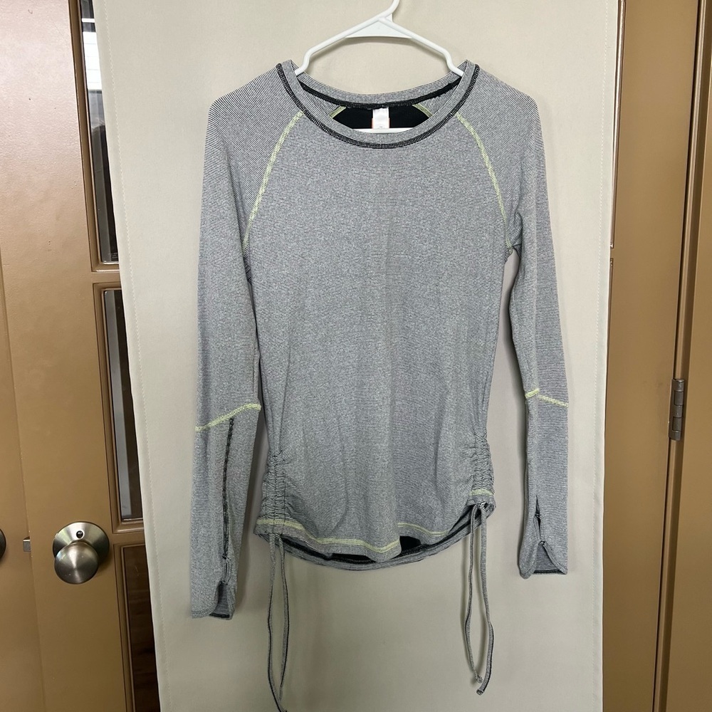 Lucy Womens Small Grey White Long Sleeve Stripe Athletic Work Out T-Shirt‎